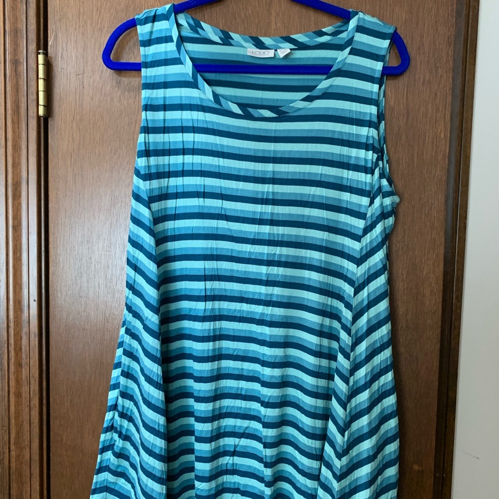 LOGO tank w pockets EUC